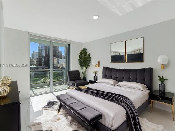 90 SW 3rd St 1602, Miami FL 33130