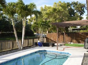 9972 NW 5th Ct, Plantation FL 33324