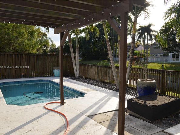 9972 NW 5th Ct, Plantation FL 33324