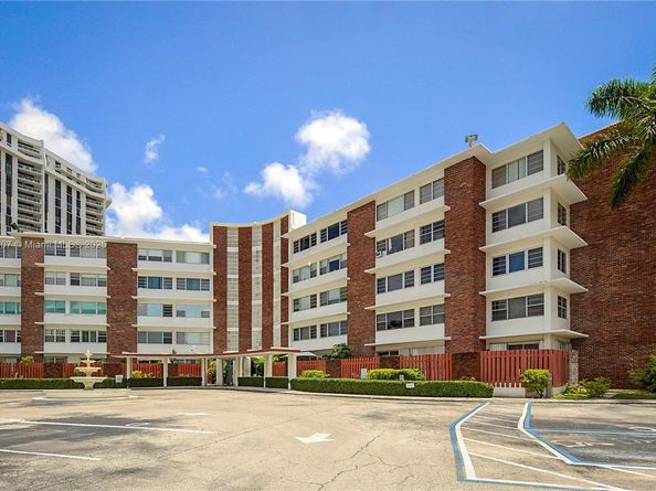 1700 NE 105th St 203, Miami Shores FL 33138