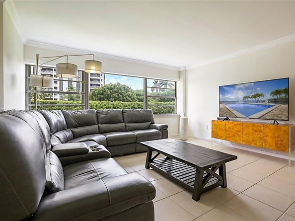 1700 NE 105th St 203, Miami Shores FL 33138