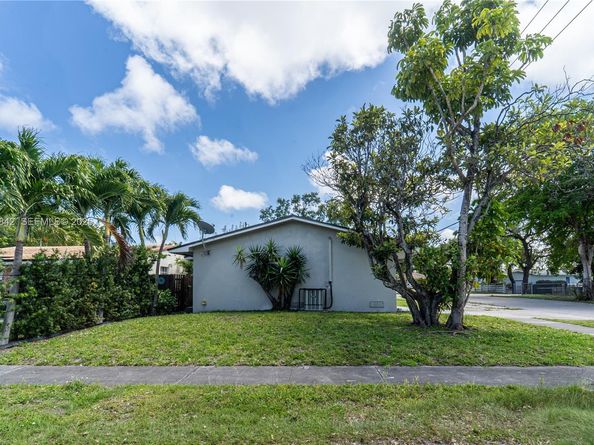 2260 Charleston St, Hollywood FL 33020