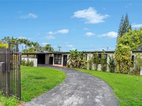 8461 SW 38th St, Miami FL 33155