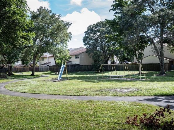 2900 NW 69th Ct, Fort Lauderdale FL 33309