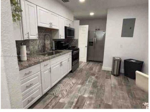 100 NW 8th Ave, Hallandale Beach FL 33009