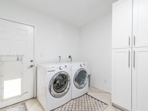 44 NW 40th St, Miami FL 33127