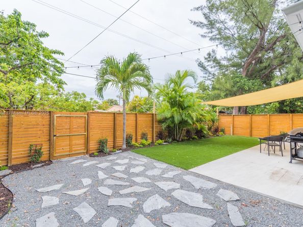 44 NW 40th St, Miami FL 33127