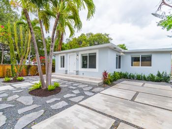 44 NW 40th St