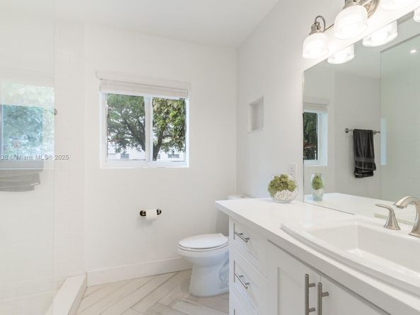 44 NW 40th St, Miami FL 33127