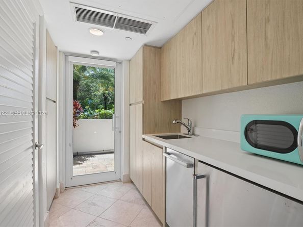 100 S Pointe CABANA 14, Miami Beach FL 33139