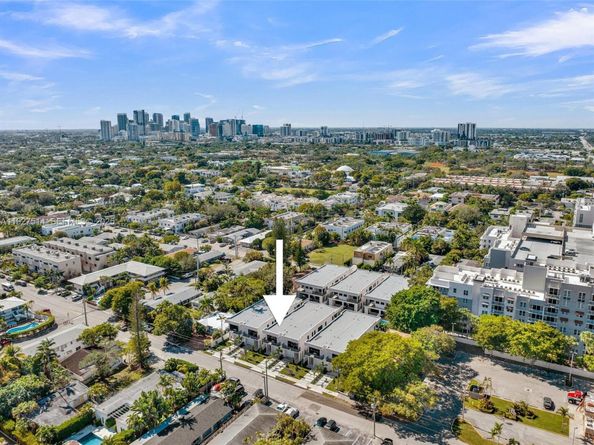 915 NE 17th Ter, Fort Lauderdale FL 33304