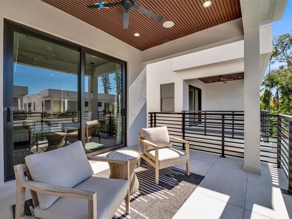 915 NE 17th Ter, Fort Lauderdale FL 33304