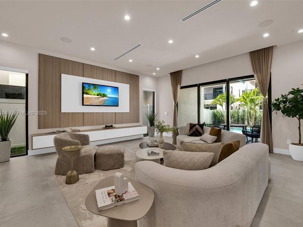 915 NE 17th Ter, Fort Lauderdale FL 33304