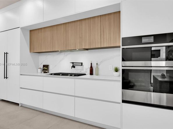 915 NE 17th Ter, Fort Lauderdale FL 33304