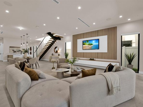 915 NE 17th Ter, Fort Lauderdale FL 33304