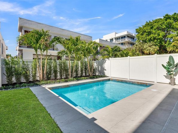 915 NE 17th Ter, Fort Lauderdale FL 33304