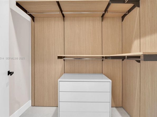 915 NE 17th Ter, Fort Lauderdale FL 33304