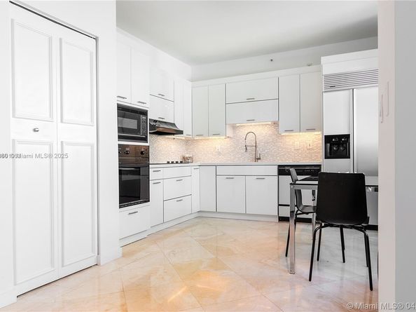 300 S Pointe Dr 909, Miami Beach FL 33139