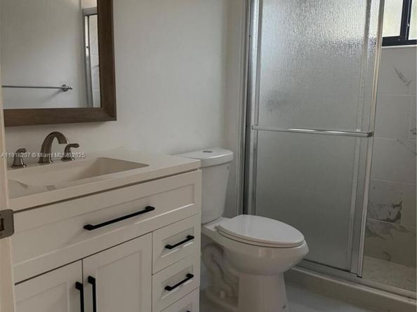 605 Ives Dairy Rd 3067, Miami FL 33179