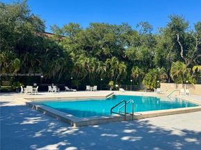 605 Ives Dairy Rd 3067, Miami FL 33179