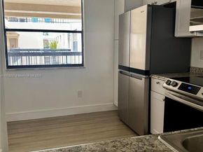 605 Ives Dairy Rd 3067, Miami FL 33179