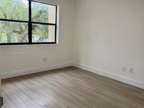 605 Ives Dairy Rd 3067, Miami FL 33179