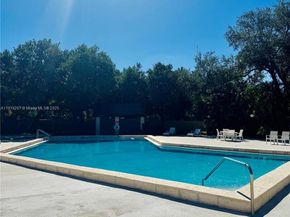 605 Ives Dairy Rd 3067, Miami FL 33179