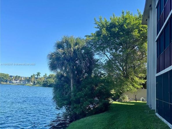 605 Ives Dairy Rd 3067, Miami FL 33179