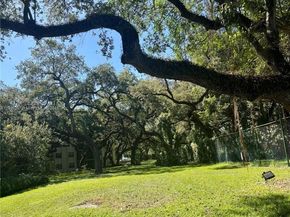 605 Ives Dairy Rd 3067, Miami FL 33179