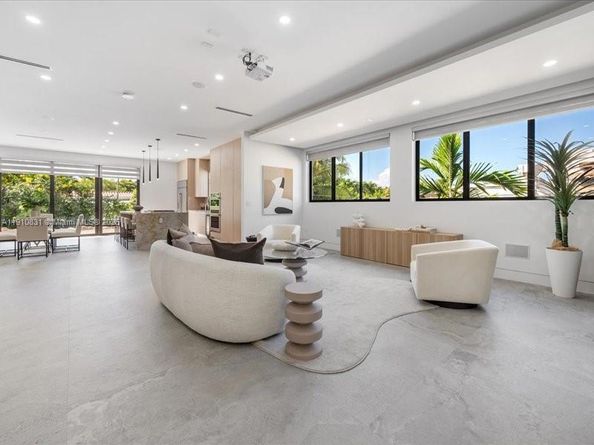270 N Shore Dr, Miami Beach FL 33141