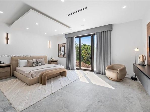 270 N Shore Dr, Miami Beach FL 33141