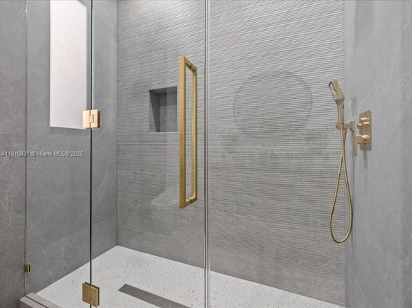 270 N Shore Dr, Miami Beach FL 33141