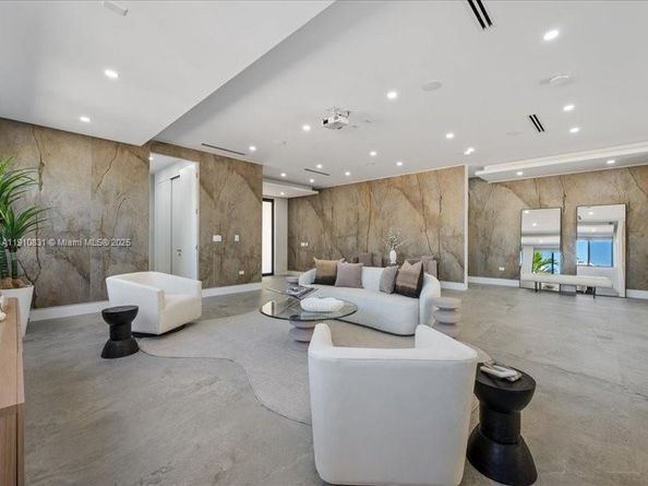 270 N Shore Dr, Miami Beach FL 33141