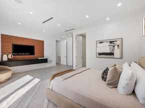 270 N Shore Dr, Miami Beach FL 33141