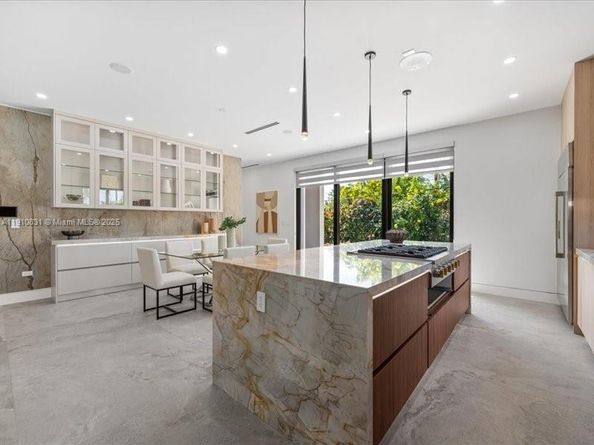 270 N Shore Dr, Miami Beach FL 33141