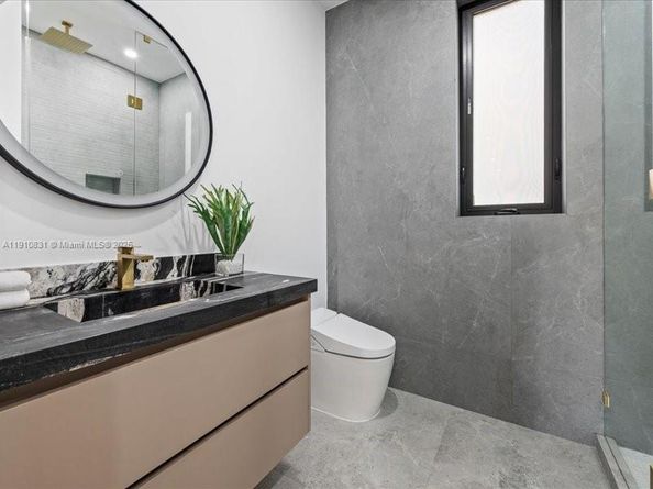 270 N Shore Dr, Miami Beach FL 33141