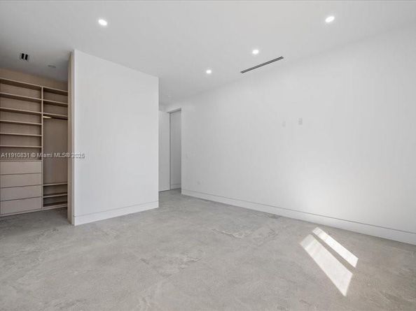 270 N Shore Dr, Miami Beach FL 33141