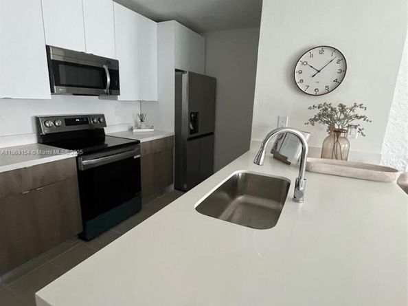 2526 Pierce Street 12, Hollywood FL 33020