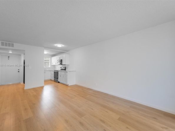 9601 Sunrise Lakes Blvd 106, Sunrise FL 33322