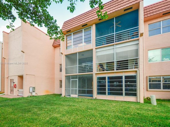 9601 Sunrise Lakes Blvd 106, Sunrise FL 33322
