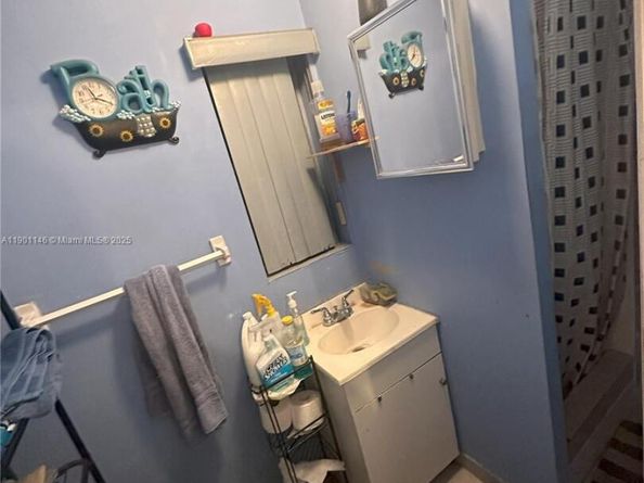 Undisclosed Address #A11901146, Miami FL 33127