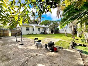 901 NW 10th Ct, Miami FL 33136