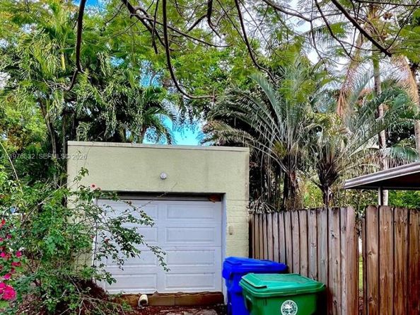 901 NW 10th Ct, Miami FL 33136