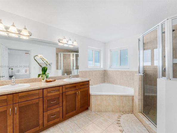 17080 SW 92nd Ct, Palmetto Bay FL 33157