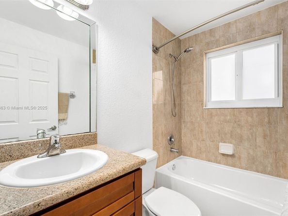 17080 SW 92nd Ct, Palmetto Bay FL 33157