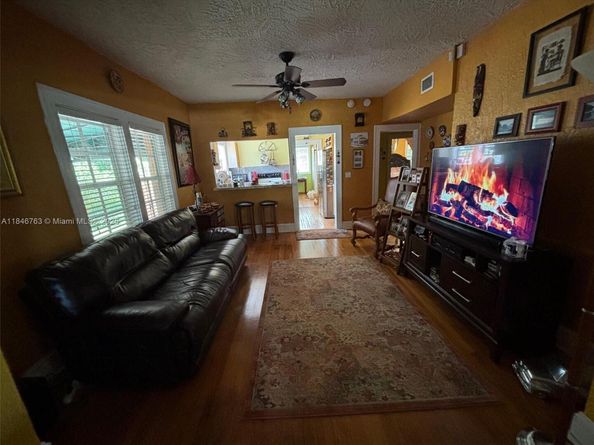 537 Glen Way, Miami Springs FL 33166