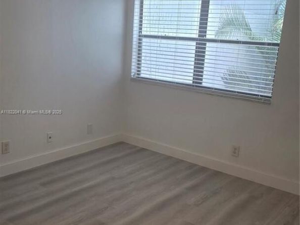 200 Lakeview Dr 208, Weston FL 33326