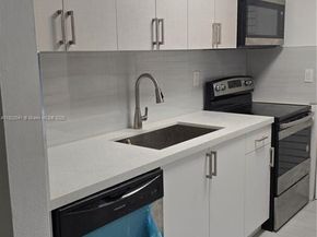 200 Lakeview Dr 208, Weston FL 33326