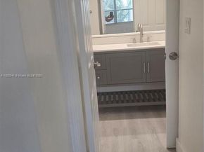 200 Lakeview Dr 208, Weston FL 33326
