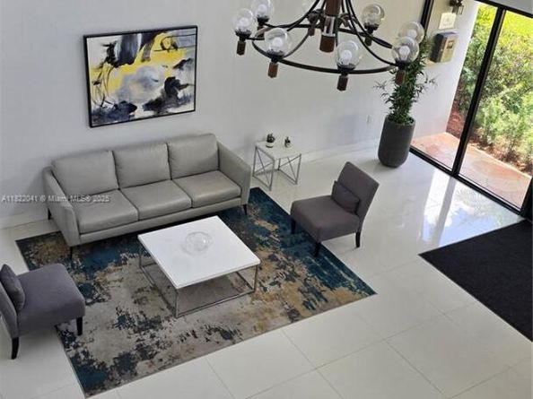 200 Lakeview Dr 208, Weston FL 33326